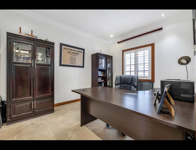 4 BEDROOM HOUSE FOR SALE IN HYDE PARK